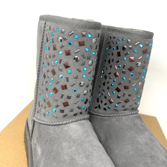 🌿Sale🌿 UGG Classic Short Stud Suede Fur Boots Grey Women Size 7 8 1119102-CHRC - Picture 6 of 10